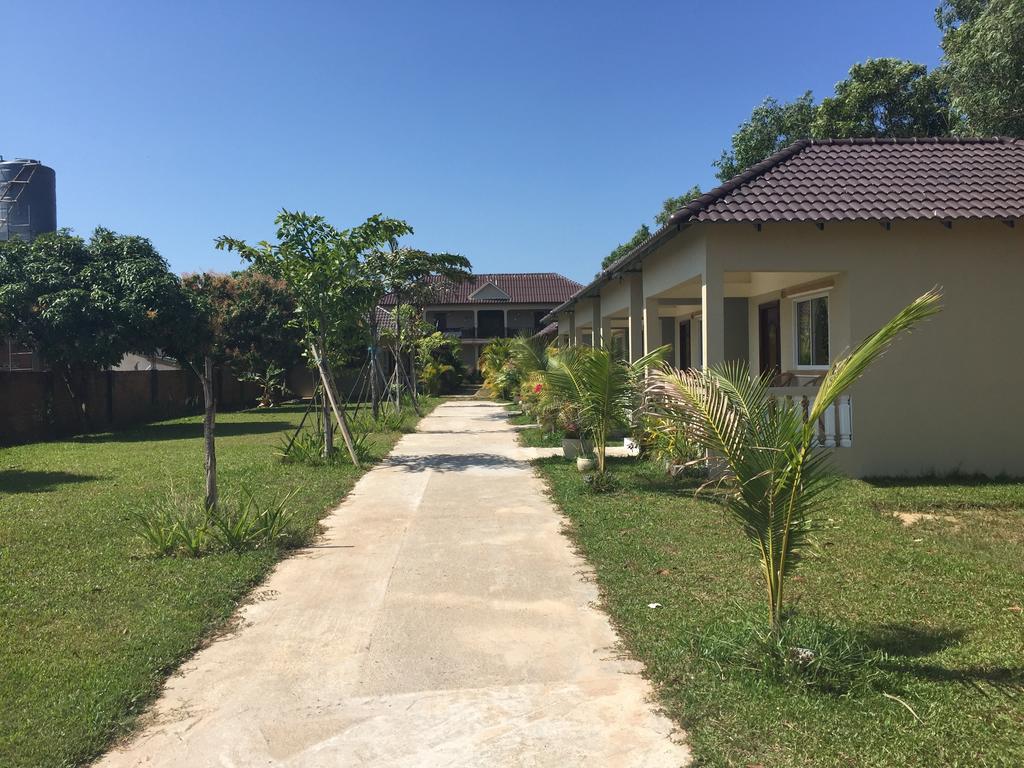 The Moonflower Bungalow Hotel Sihanoukville Kültér fotó