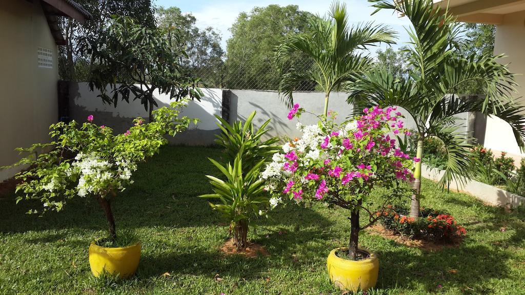 The Moonflower Bungalow Hotel Sihanoukville Kültér fotó