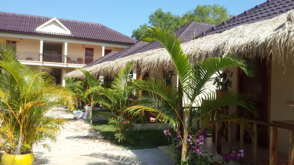 The Moonflower Bungalow Hotel Sihanoukville Kültér fotó