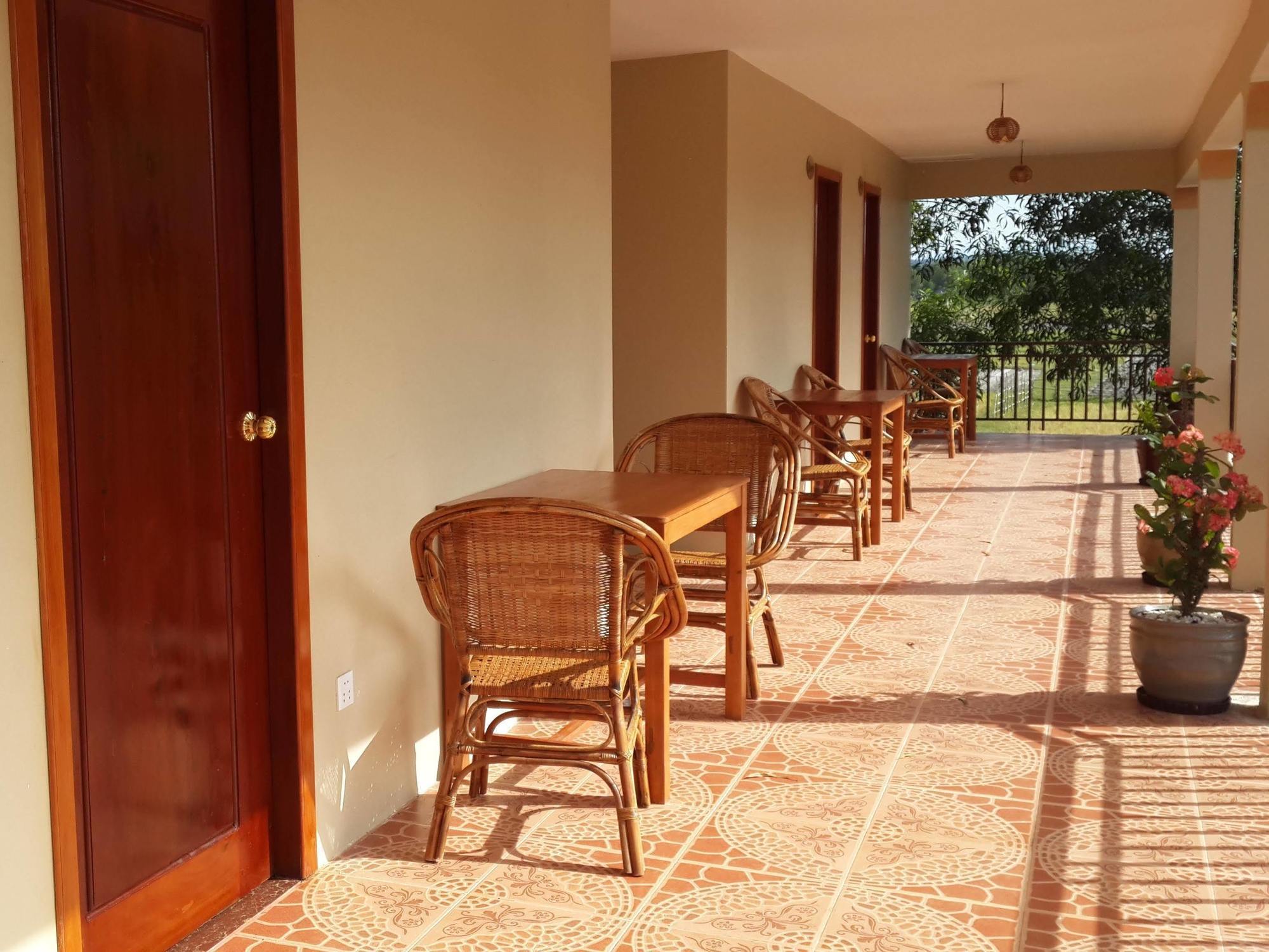 The Moonflower Bungalow Hotel Sihanoukville Kültér fotó